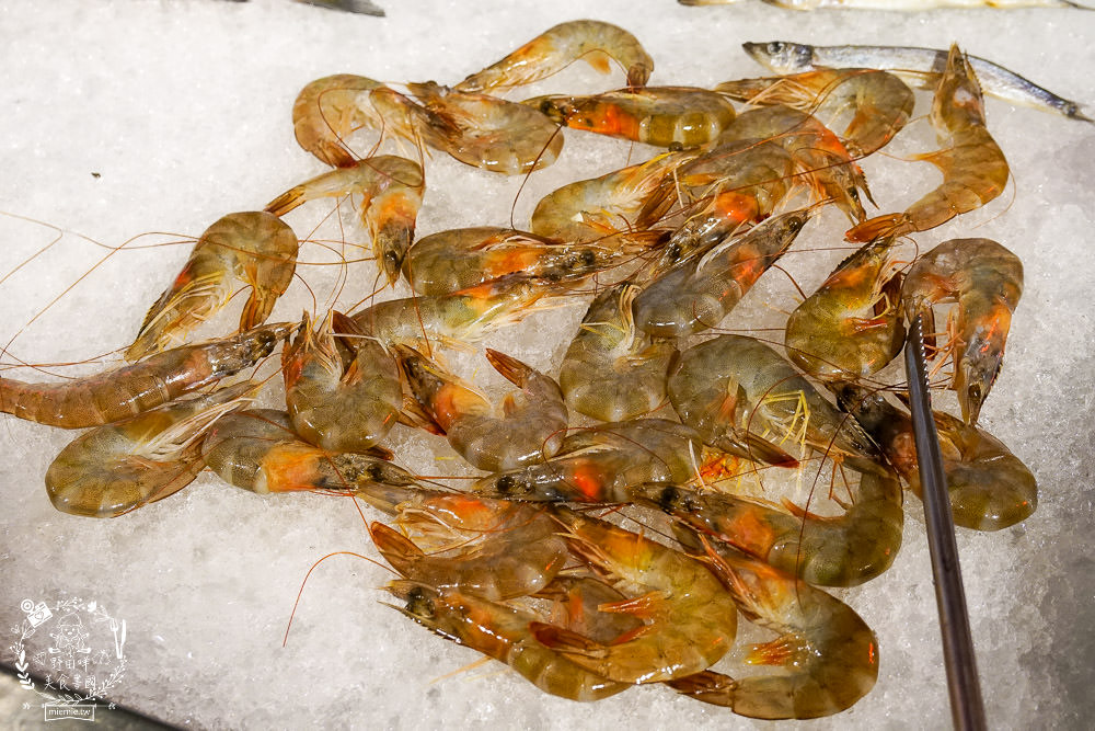 高雄[進吉泰國蝦海鮮炭烤吃到飽]鮮魚+牡蠣+現切肉片爽爽吃！