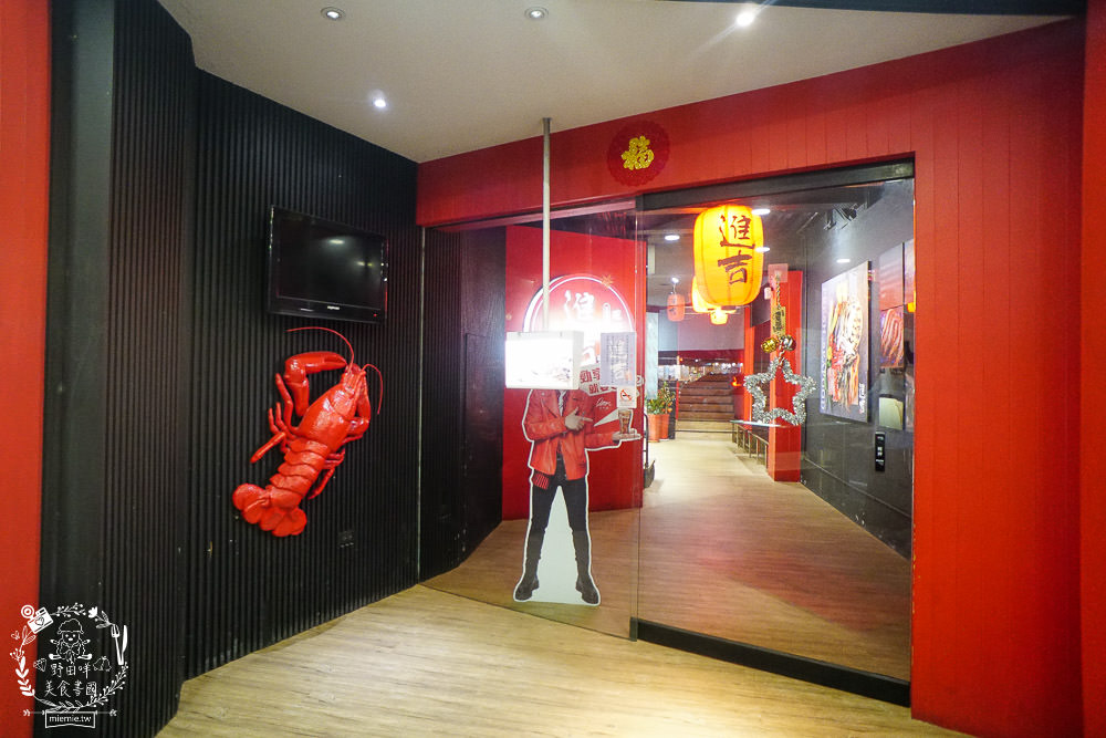 高雄[進吉泰國蝦海鮮炭烤吃到飽]鮮魚+牡蠣+現切肉片爽爽吃！