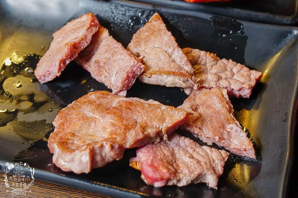 高雄[進吉泰國蝦海鮮炭烤吃到飽]鮮魚+牡蠣+現切肉片爽爽吃！