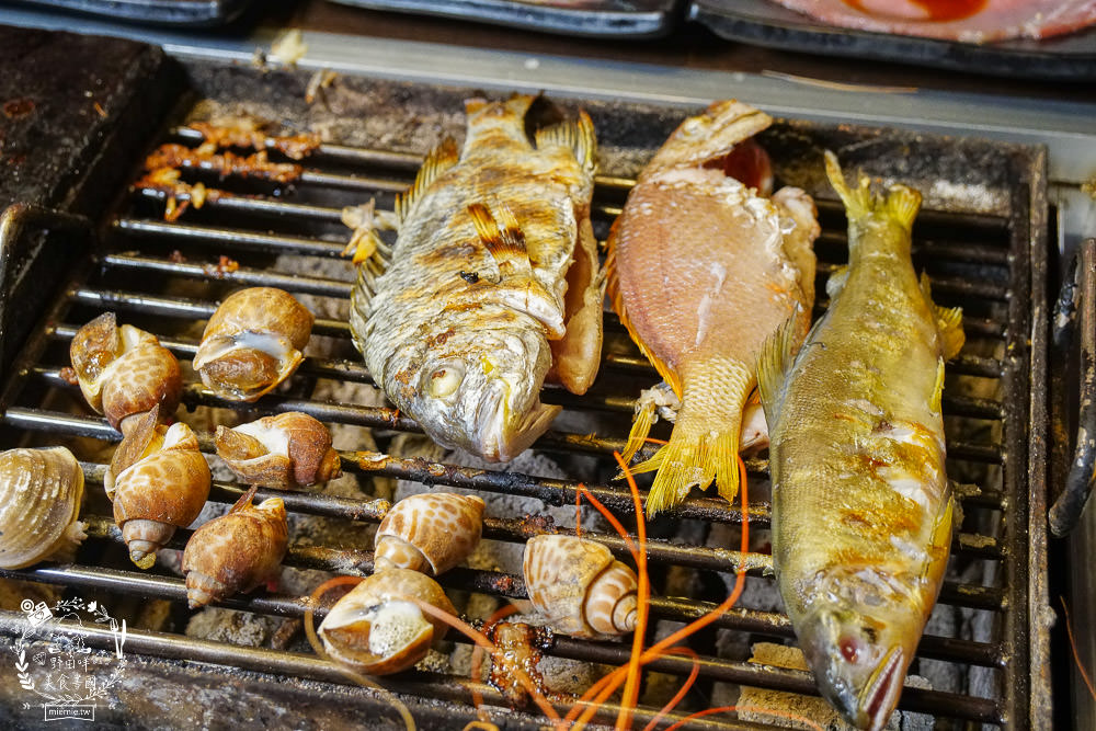 高雄[進吉泰國蝦海鮮炭烤吃到飽]鮮魚+牡蠣+現切肉片爽爽吃！