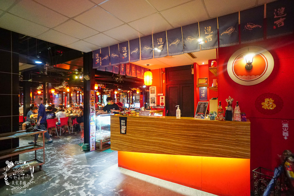 高雄[進吉泰國蝦海鮮炭烤吃到飽]鮮魚+牡蠣+現切肉片爽爽吃！