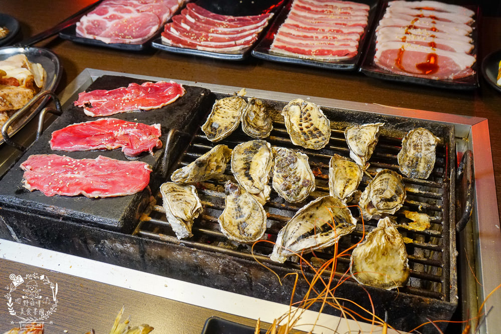 高雄[進吉泰國蝦海鮮炭烤吃到飽]鮮魚+牡蠣+現切肉片爽爽吃！