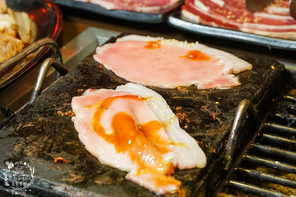 高雄[進吉泰國蝦海鮮炭烤吃到飽]鮮魚+牡蠣+現切肉片爽爽吃！