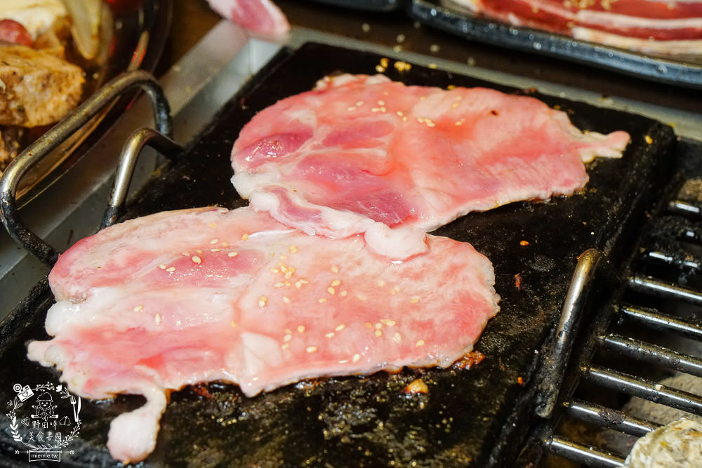 高雄[進吉泰國蝦海鮮炭烤吃到飽]鮮魚+牡蠣+現切肉片爽爽吃！