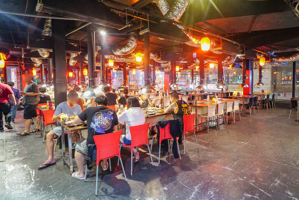 高雄[進吉泰國蝦海鮮炭烤吃到飽]鮮魚+牡蠣+現切肉片爽爽吃！