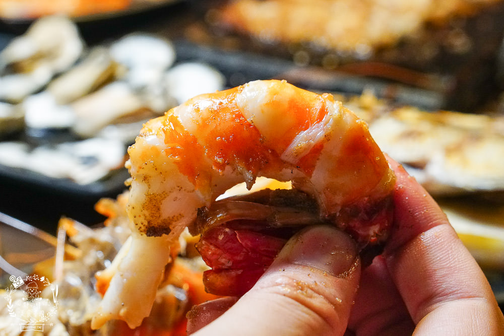 高雄[進吉泰國蝦海鮮炭烤吃到飽]鮮魚+牡蠣+現切肉片爽爽吃！