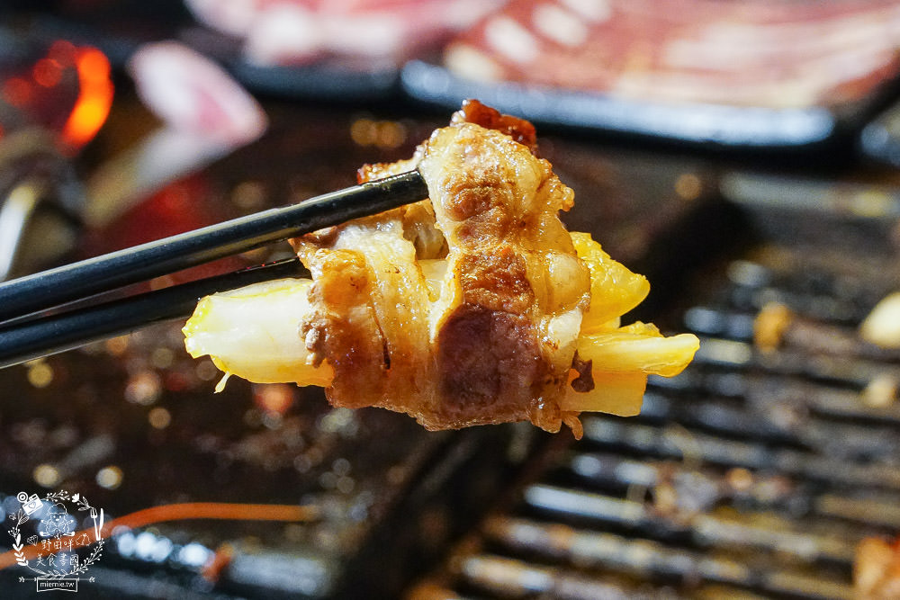 高雄[進吉泰國蝦海鮮炭烤吃到飽]鮮魚+牡蠣+現切肉片爽爽吃！