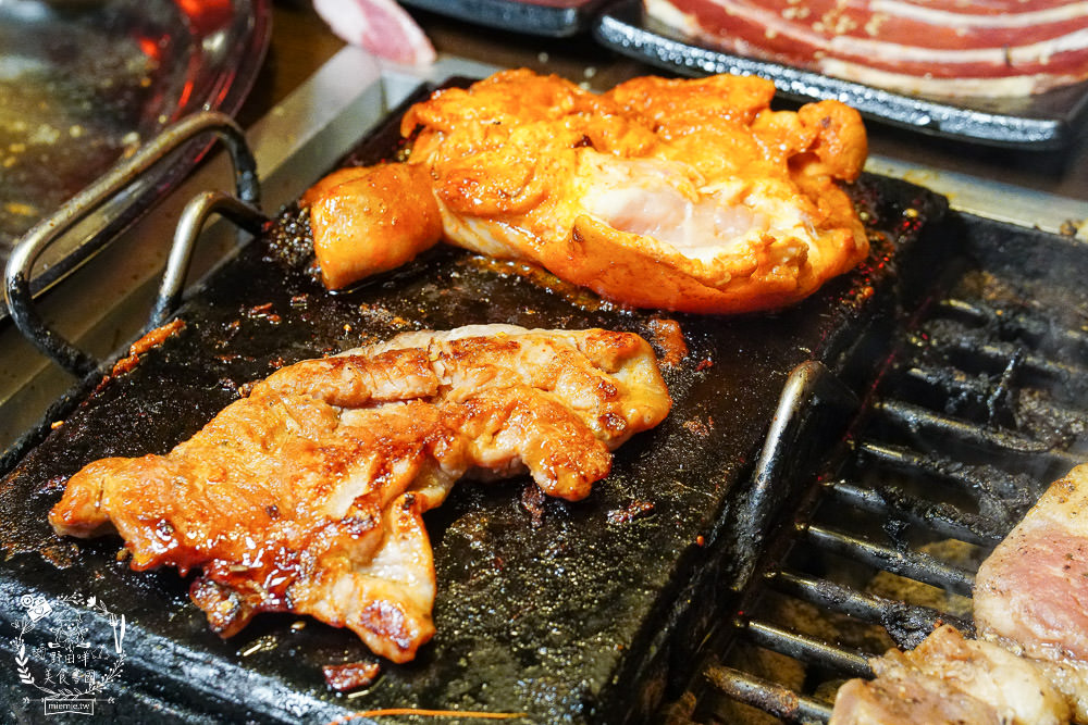 高雄[進吉泰國蝦海鮮炭烤吃到飽]鮮魚+牡蠣+現切肉片爽爽吃！