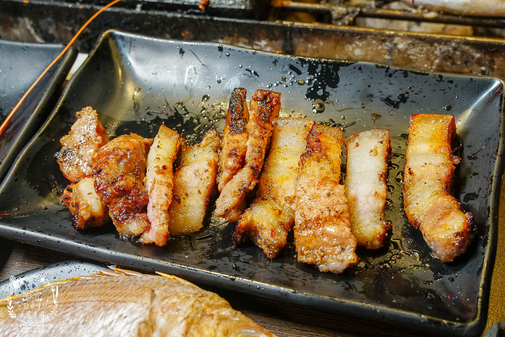 高雄[進吉泰國蝦海鮮炭烤吃到飽]鮮魚+牡蠣+現切肉片爽爽吃！