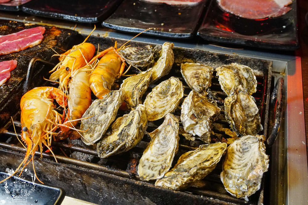 高雄[進吉泰國蝦海鮮炭烤吃到飽]鮮魚+牡蠣+現切肉片爽爽吃！