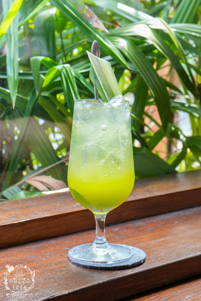 高雄[遙遙相望洋食小餐館]逍遙園對面60年老屋改建的日式餐廳!浪漫的室外座位超好拍!