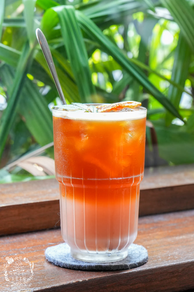 高雄[遙遙相望洋食小餐館]逍遙園對面60年老屋改建的日式餐廳!浪漫的室外座位超好拍!