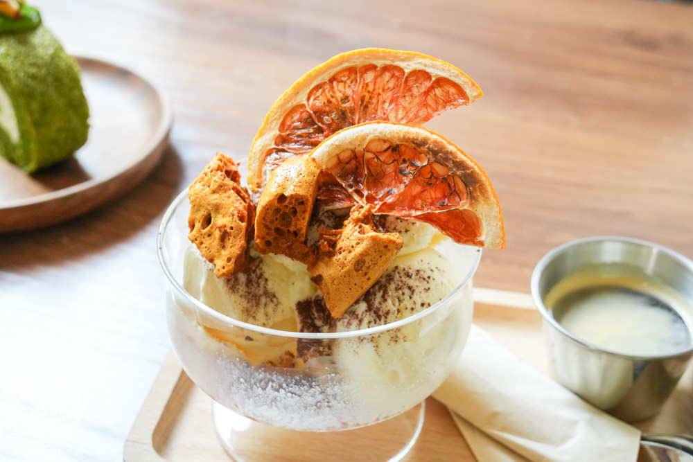 高雄[遙遙相望洋食小餐館]逍遙園對面60年老屋改建的日式餐廳!浪漫的室外座位超好拍!