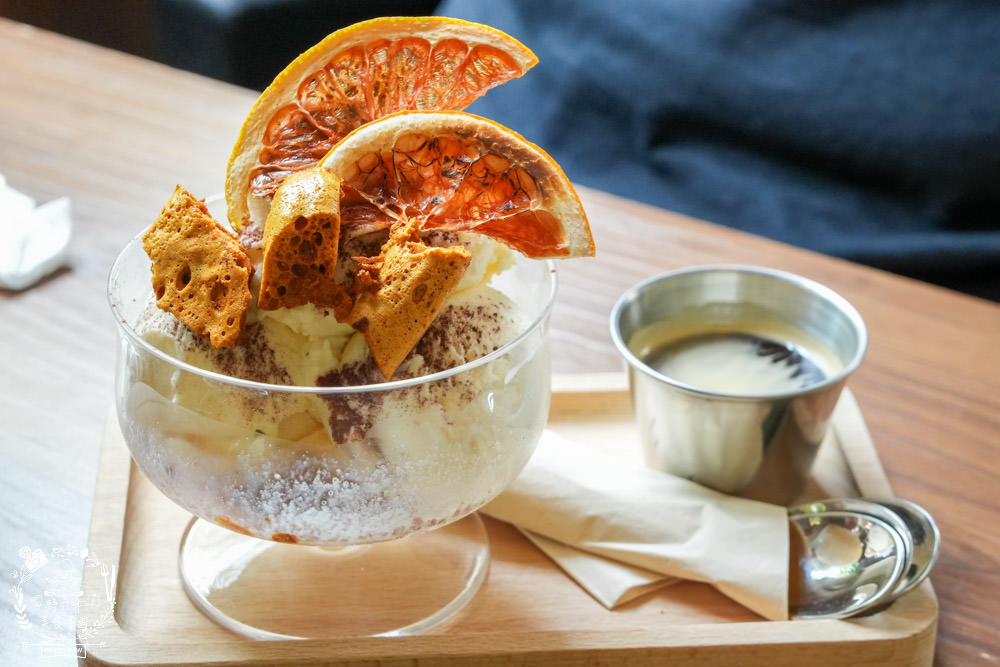 高雄[遙遙相望洋食小餐館]逍遙園對面60年老屋改建的日式餐廳!浪漫的室外座位超好拍!