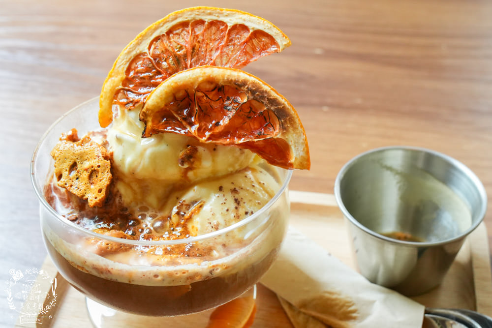 高雄[遙遙相望洋食小餐館]逍遙園對面60年老屋改建的日式餐廳!浪漫的室外座位超好拍!