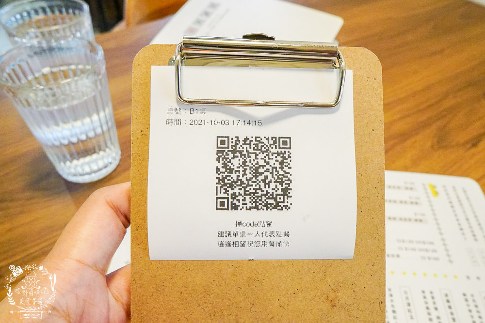 高雄[遙遙相望洋食小餐館]逍遙園對面60年老屋改建的日式餐廳!浪漫的室外座位超好拍!