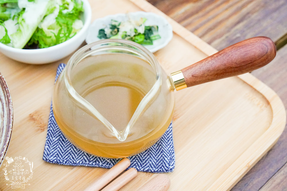 高雄[遙遙相望洋食小餐館]逍遙園對面60年老屋改建的日式餐廳!浪漫的室外座位超好拍!