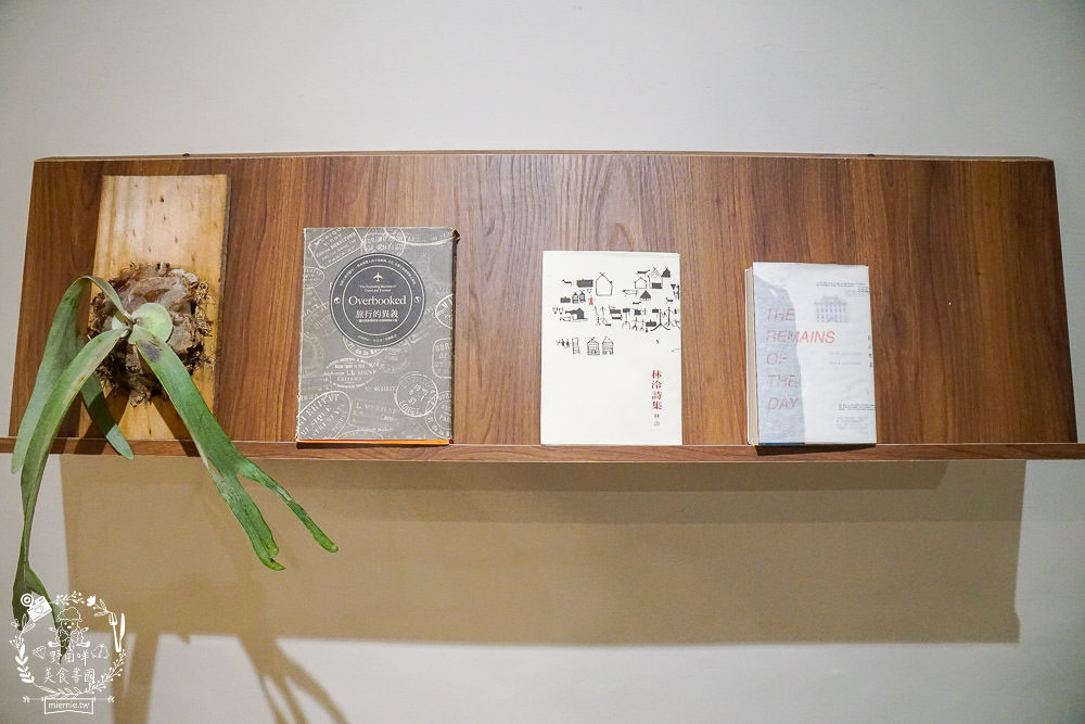 高雄[遙遙相望洋食小餐館]逍遙園對面60年老屋改建的日式餐廳!浪漫的室外座位超好拍!