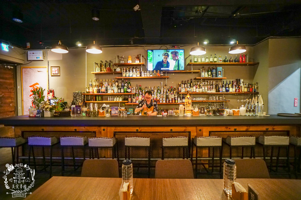 高雄酒吧推薦[酌Bar]古香古色的詩意調酒+超厲害的梅菜飄香肉燥飯銷魂推薦!