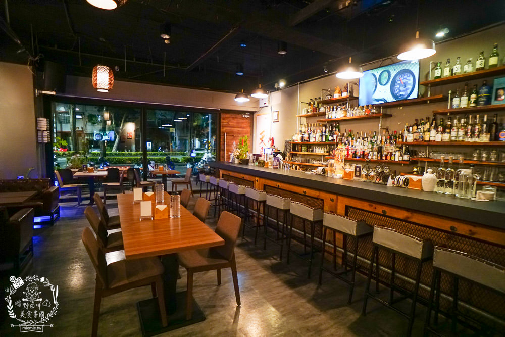 高雄酒吧推薦[酌Bar]古香古色的詩意調酒+超厲害的梅菜飄香肉燥飯銷魂推薦!