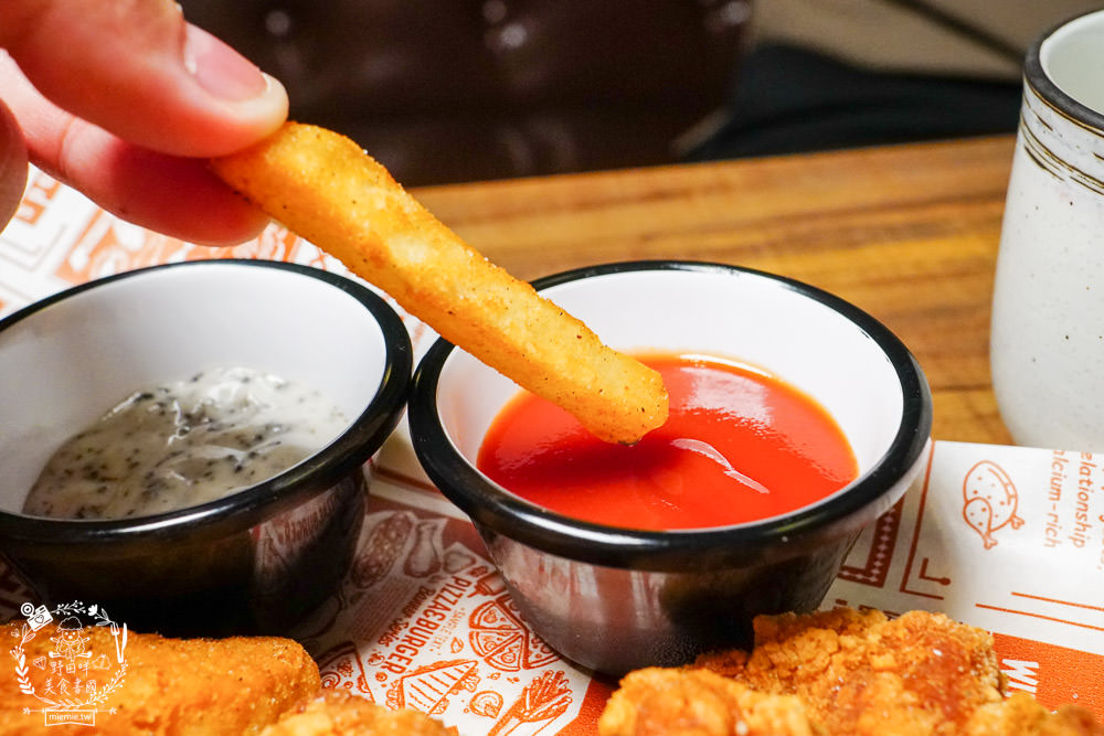 高雄酒吧推薦[酌Bar]古香古色的詩意調酒+超厲害的梅菜飄香肉燥飯銷魂推薦!