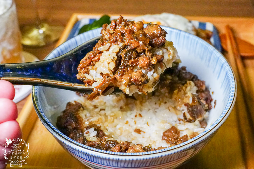 高雄酒吧推薦[酌Bar]古香古色的詩意調酒+超厲害的梅菜飄香肉燥飯銷魂推薦!