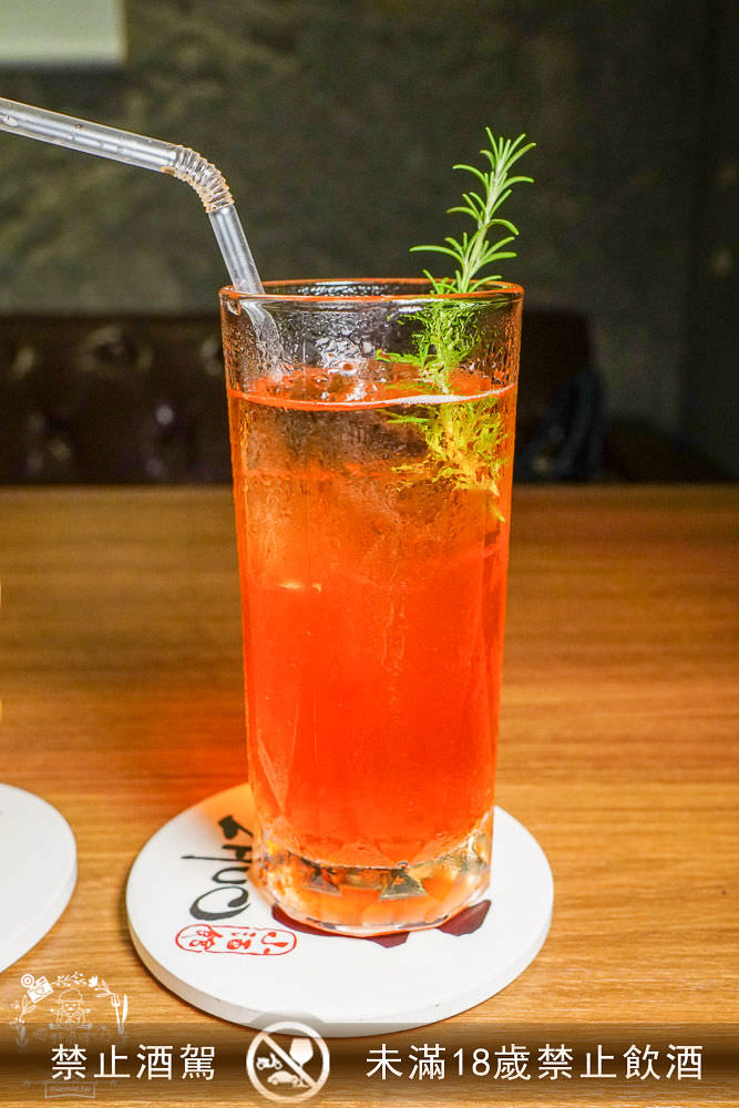 高雄酒吧推薦[酌Bar]古香古色的詩意調酒+超厲害的梅菜飄香肉燥飯銷魂推薦!