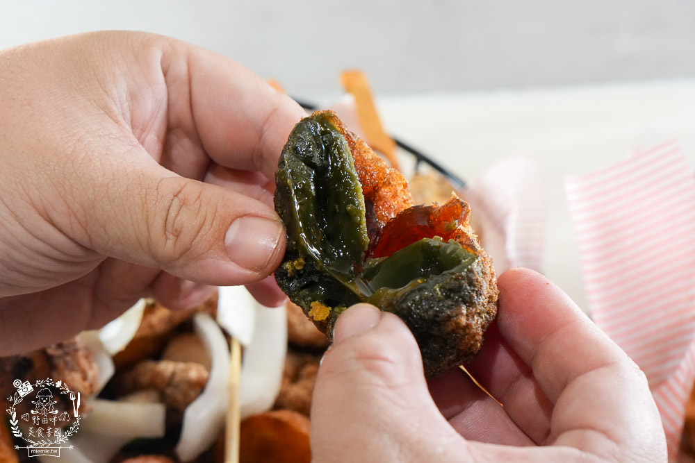 左營鹹酥雞推薦[酥氏鹹酥雞三角骨]四種麵粉調配的超香酥脆鹽酥雞!胡椒粉的肉桂香很濃厚!有舒適的內用空間!