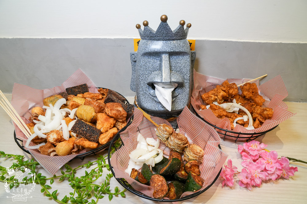 左營鹹酥雞推薦[酥氏鹹酥雞三角骨]四種麵粉調配的超香酥脆鹽酥雞!胡椒粉的肉桂香很濃厚!有舒適的內用空間!