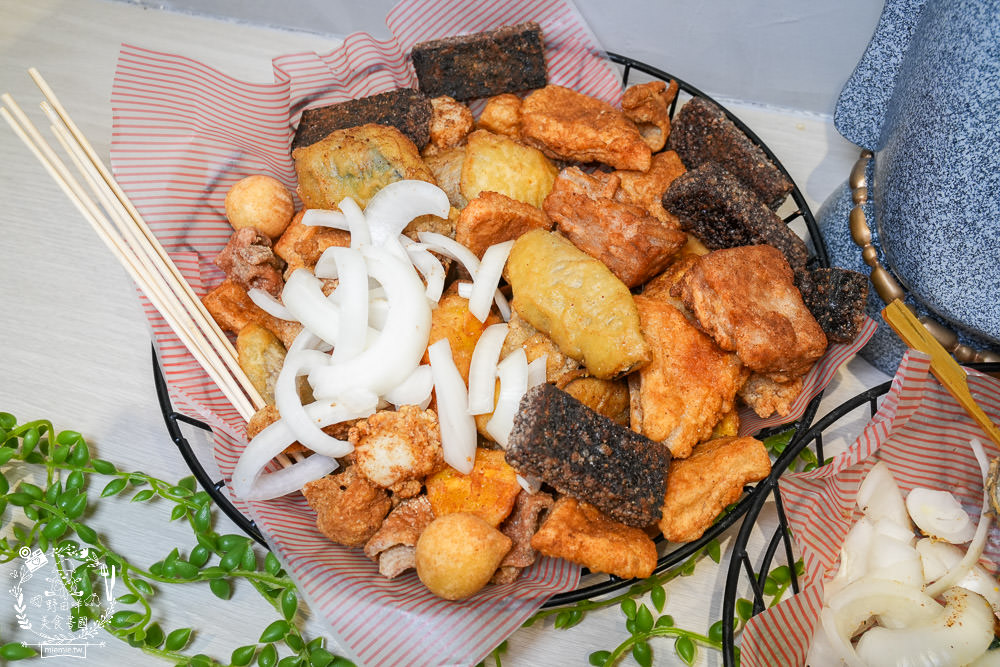 左營鹹酥雞推薦[酥氏鹹酥雞三角骨]四種麵粉調配的超香酥脆鹽酥雞!胡椒粉的肉桂香很濃厚!有舒適的內用空間!