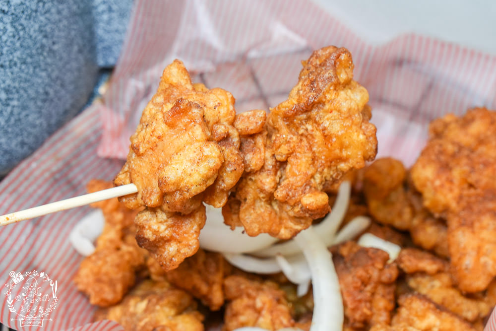 左營鹹酥雞推薦[酥氏鹹酥雞三角骨]四種麵粉調配的超香酥脆鹽酥雞!胡椒粉的肉桂香很濃厚!有舒適的內用空間!