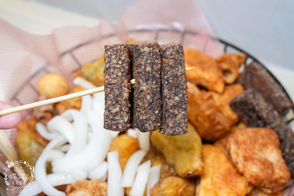 左營鹹酥雞推薦[酥氏鹹酥雞三角骨]四種麵粉調配的超香酥脆鹽酥雞!胡椒粉的肉桂香很濃厚!有舒適的內用空間!