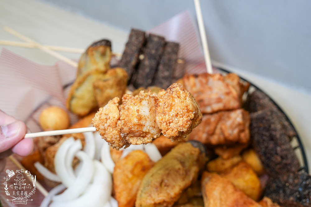 左營鹹酥雞推薦[酥氏鹹酥雞三角骨]四種麵粉調配的超香酥脆鹽酥雞!胡椒粉的肉桂香很濃厚!有舒適的內用空間!