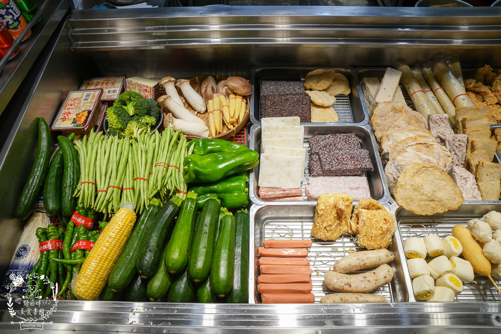 左營鹹酥雞推薦[酥氏鹹酥雞三角骨]四種麵粉調配的超香酥脆鹽酥雞!胡椒粉的肉桂香很濃厚!有舒適的內用空間!