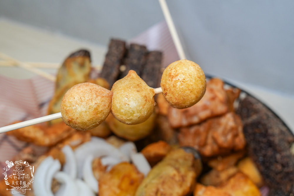 左營鹹酥雞推薦[酥氏鹹酥雞三角骨]四種麵粉調配的超香酥脆鹽酥雞!胡椒粉的肉桂香很濃厚!有舒適的內用空間!