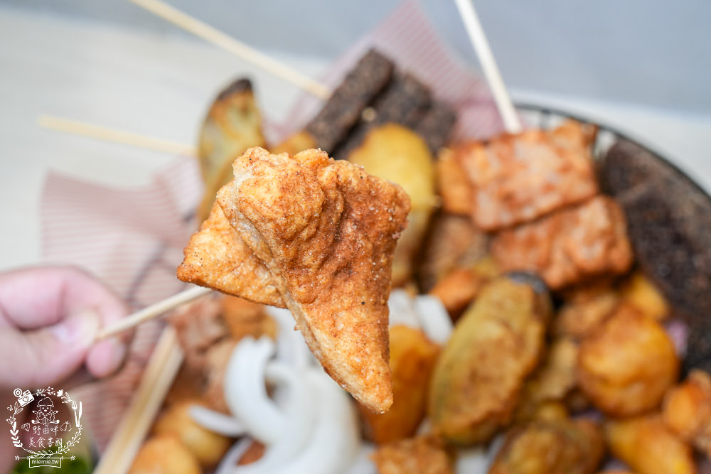 左營鹹酥雞推薦[酥氏鹹酥雞三角骨]四種麵粉調配的超香酥脆鹽酥雞!胡椒粉的肉桂香很濃厚!有舒適的內用空間!