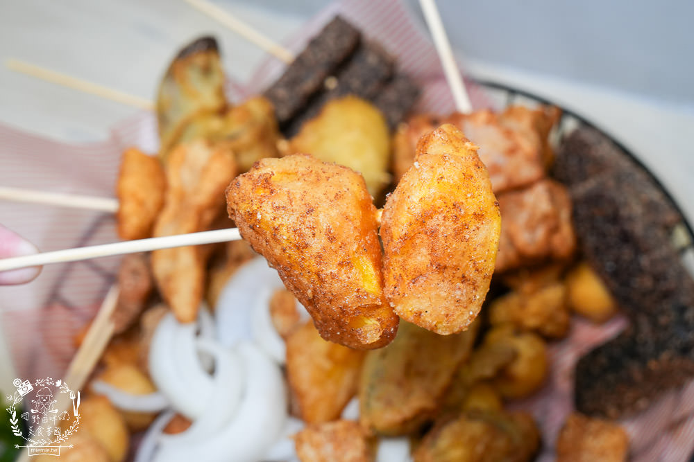 左營鹹酥雞推薦[酥氏鹹酥雞三角骨]四種麵粉調配的超香酥脆鹽酥雞!胡椒粉的肉桂香很濃厚!有舒適的內用空間!