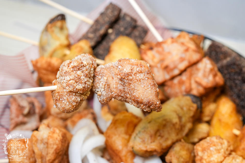 左營鹹酥雞推薦[酥氏鹹酥雞三角骨]四種麵粉調配的超香酥脆鹽酥雞!胡椒粉的肉桂香很濃厚!有舒適的內用空間!