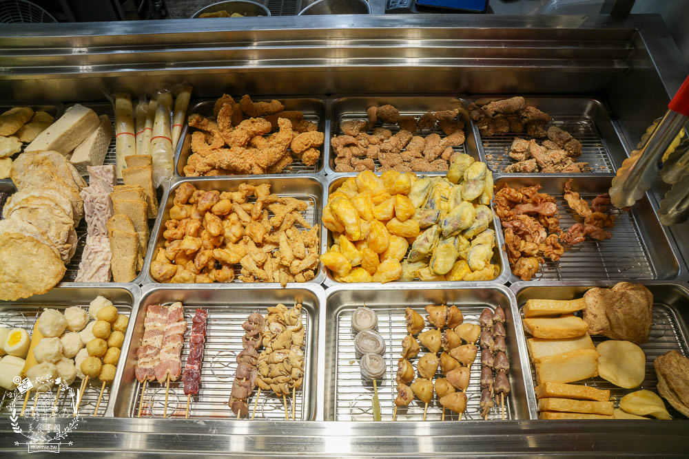 左營鹹酥雞推薦[酥氏鹹酥雞三角骨]四種麵粉調配的超香酥脆鹽酥雞!胡椒粉的肉桂香很濃厚!有舒適的內用空間!