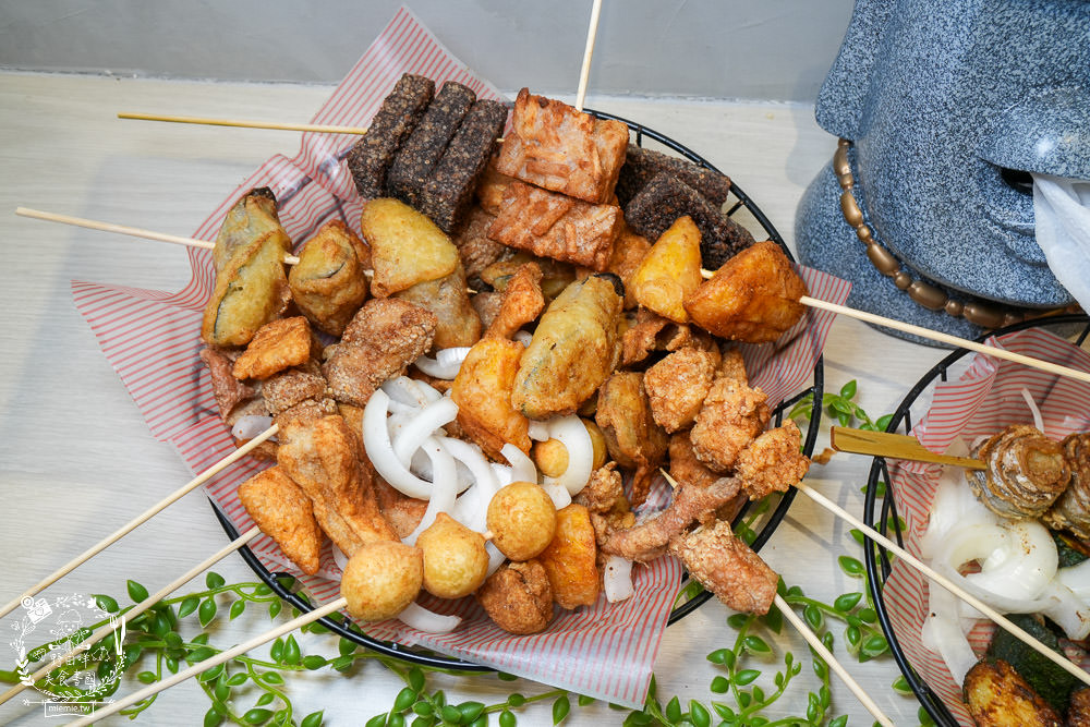左營鹹酥雞推薦[酥氏鹹酥雞三角骨]四種麵粉調配的超香酥脆鹽酥雞!胡椒粉的肉桂香很濃厚!有舒適的內用空間!