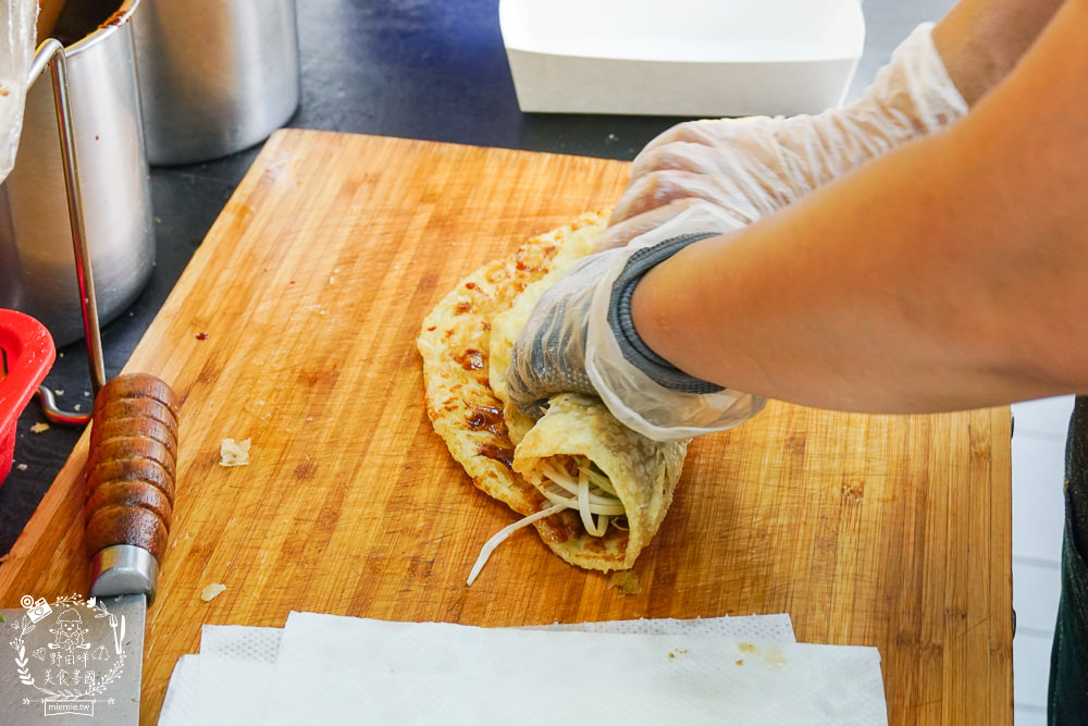 金牌蔥油餅正宗老正興|高雄不輸鼎泰豐的飽滿小籠包!蔥花多到爆出來的人氣必點蔥油餅!