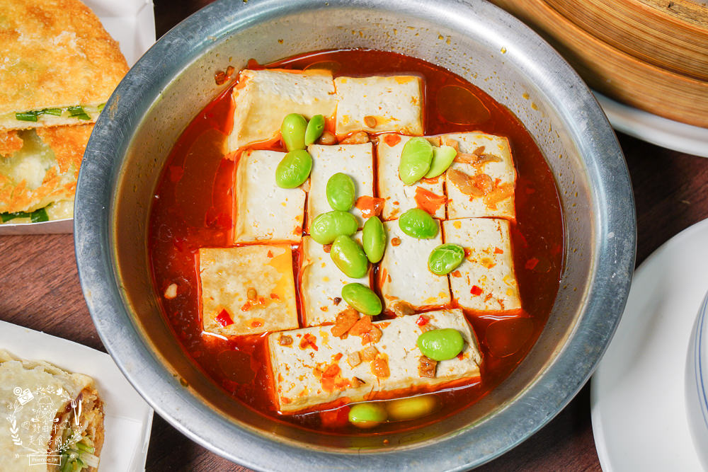 金牌蔥油餅正宗老正興|高雄不輸鼎泰豐的飽滿小籠包!蔥花多到爆出來的人氣必點蔥油餅!