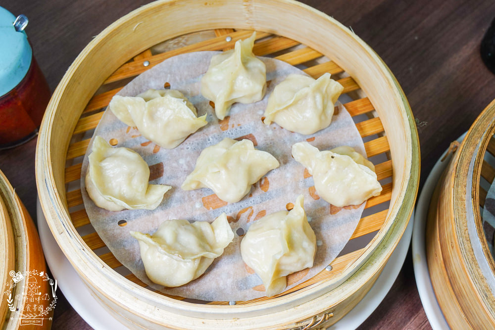 金牌蔥油餅正宗老正興|高雄不輸鼎泰豐的飽滿小籠包!蔥花多到爆出來的人氣必點蔥油餅!