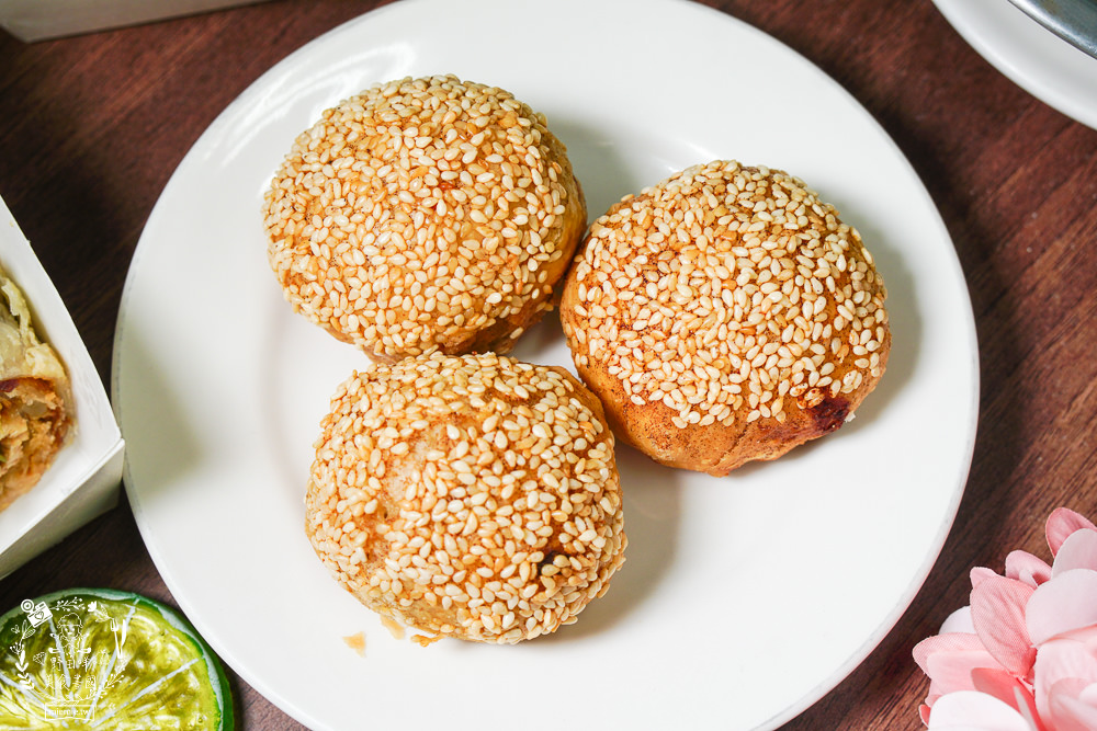 金牌蔥油餅正宗老正興|高雄不輸鼎泰豐的飽滿小籠包!蔥花多到爆出來的人氣必點蔥油餅!