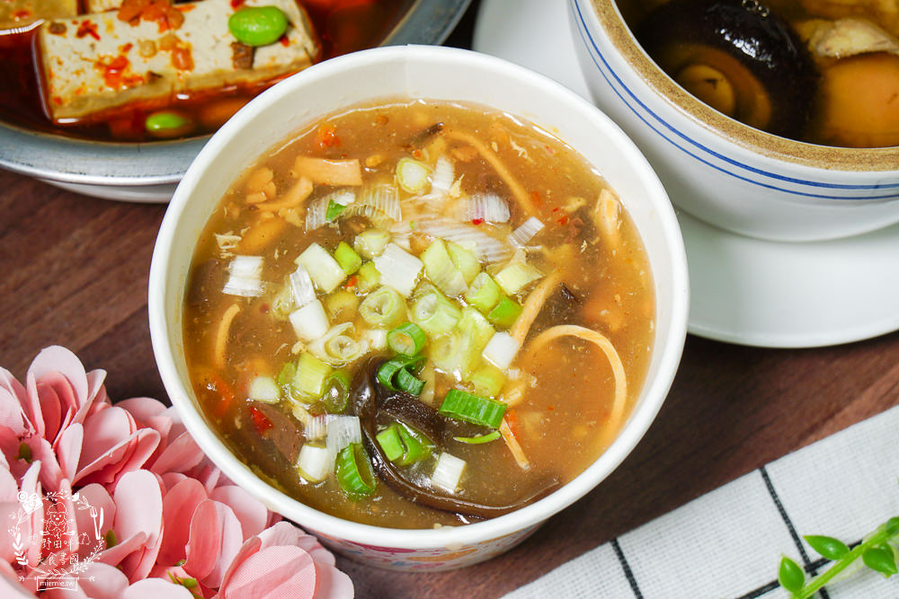 金牌蔥油餅正宗老正興|高雄不輸鼎泰豐的飽滿小籠包!蔥花多到爆出來的人氣必點蔥油餅!