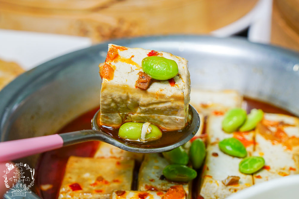 金牌蔥油餅正宗老正興|高雄不輸鼎泰豐的飽滿小籠包!蔥花多到爆出來的人氣必點蔥油餅!