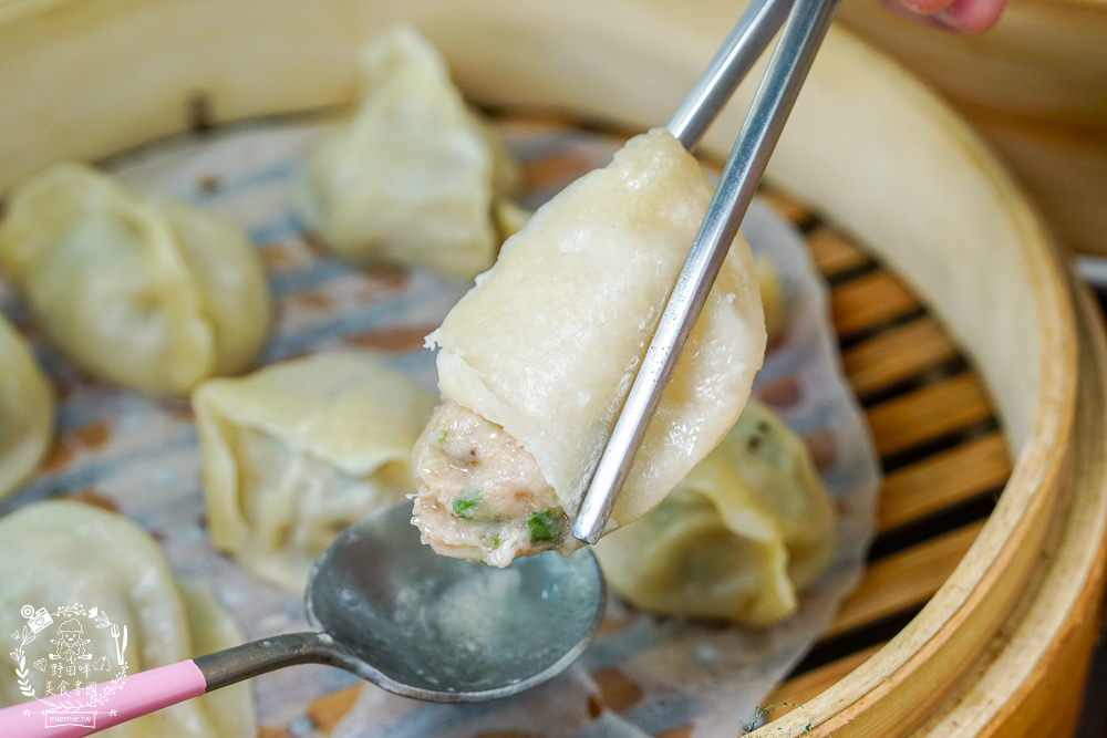 金牌蔥油餅正宗老正興|高雄不輸鼎泰豐的飽滿小籠包!蔥花多到爆出來的人氣必點蔥油餅!