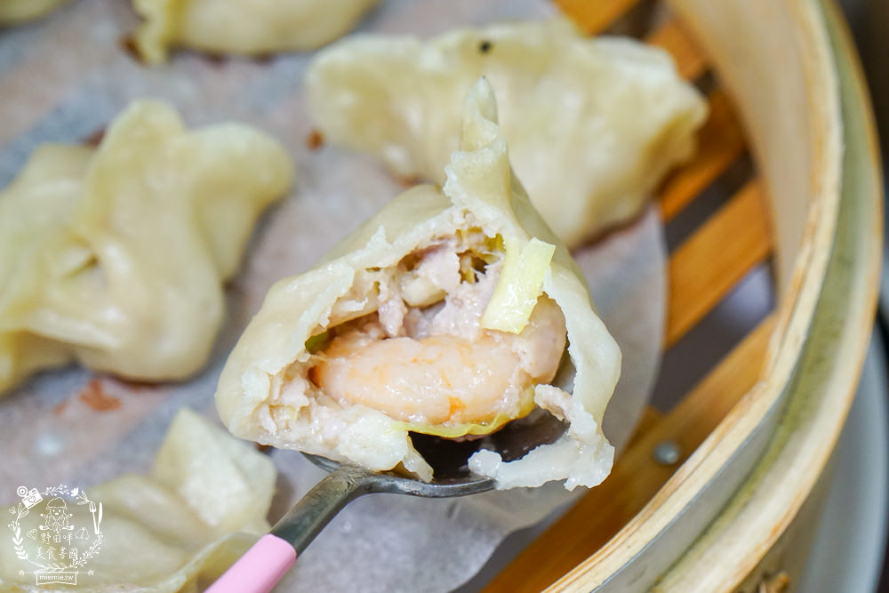 金牌蔥油餅正宗老正興|高雄不輸鼎泰豐的飽滿小籠包!蔥花多到爆出來的人氣必點蔥油餅!