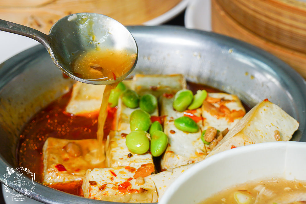 金牌蔥油餅正宗老正興|高雄不輸鼎泰豐的飽滿小籠包!蔥花多到爆出來的人氣必點蔥油餅!