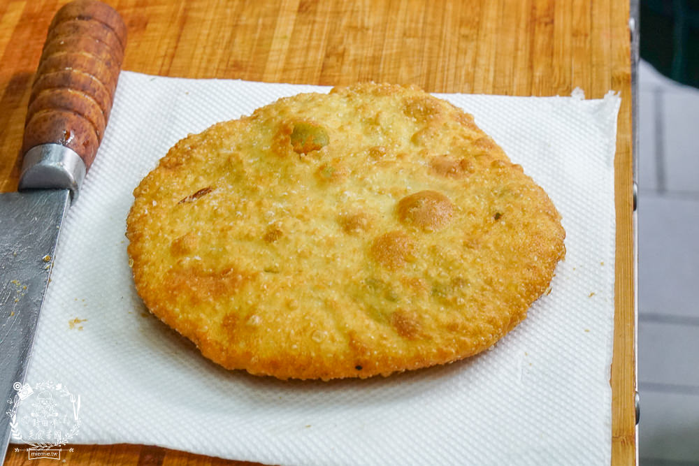 金牌蔥油餅正宗老正興|高雄不輸鼎泰豐的飽滿小籠包!蔥花多到爆出來的人氣必點蔥油餅!